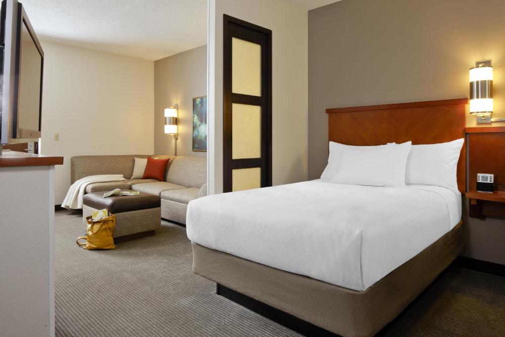 King Room with Sofa Bed - High Floor interior